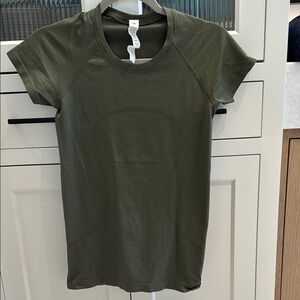 lululemon athletica Dark Green Short Sleeve athletic tee